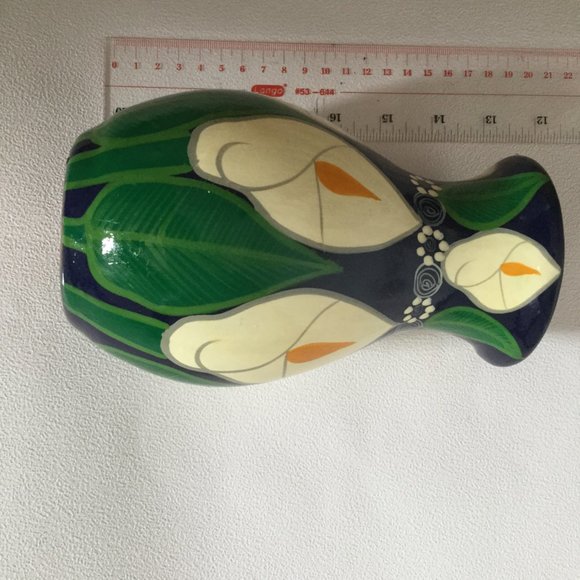 Beautiful pottery vase blue with green yellow leaves white flowers 7 1/4" tall - Picture 6 of 8